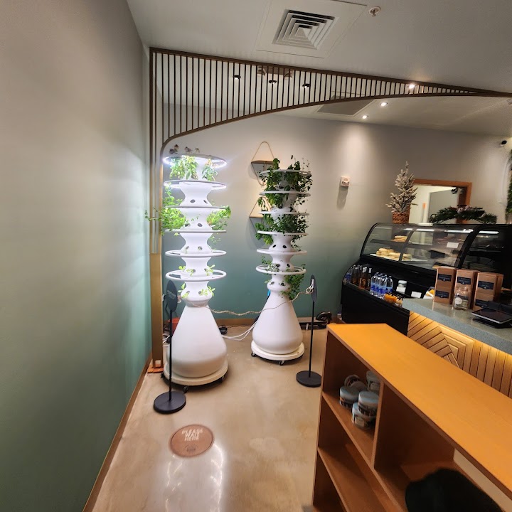 Farm To Barn Cafe & Juicery