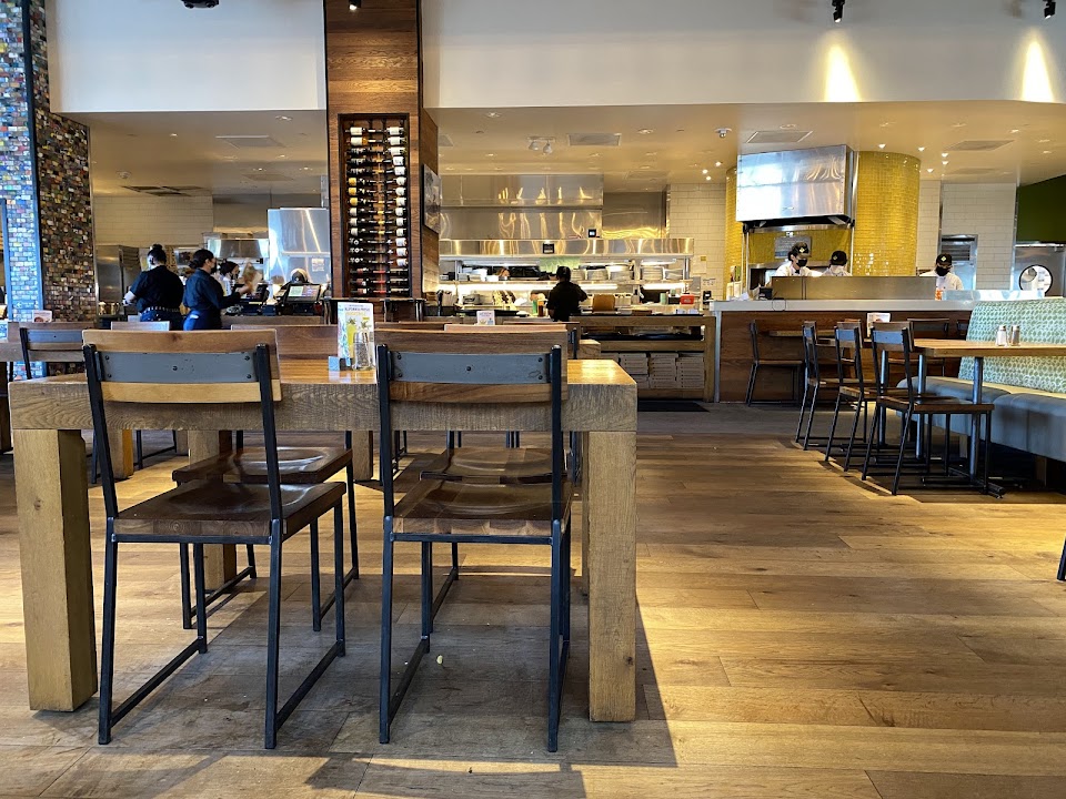 California Pizza Kitchen at Ka Makana Ali’i