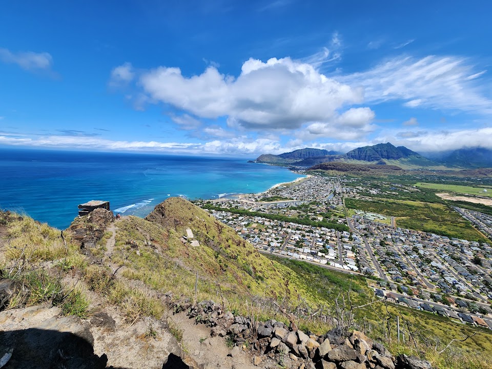 Puʻu O Hulu (Pink Pillbox) Trailhead