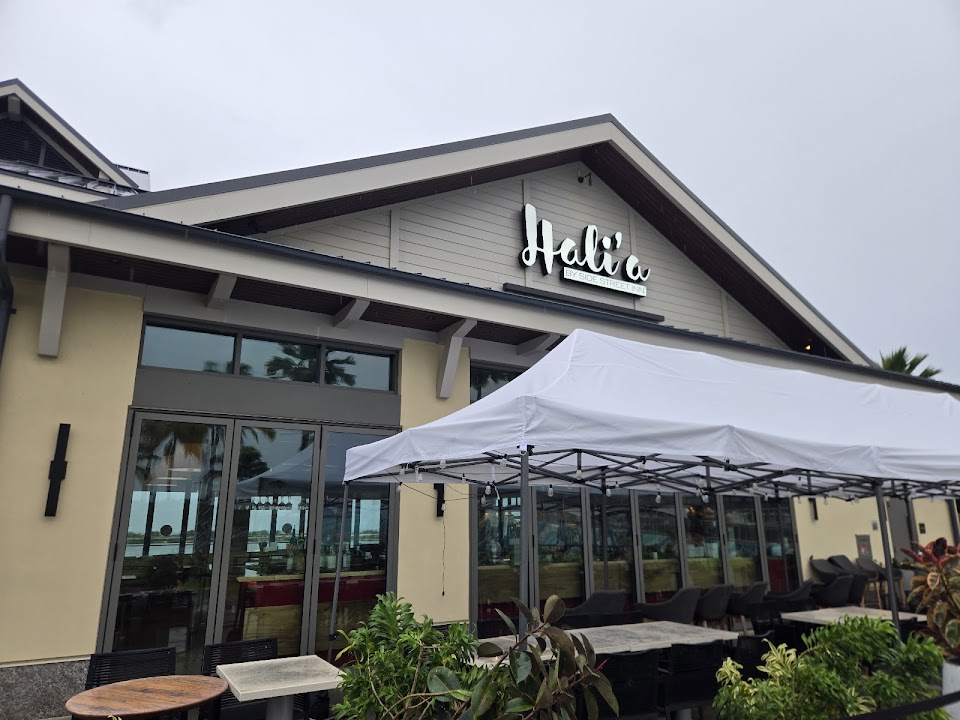 Hali’a by Side Street Inn